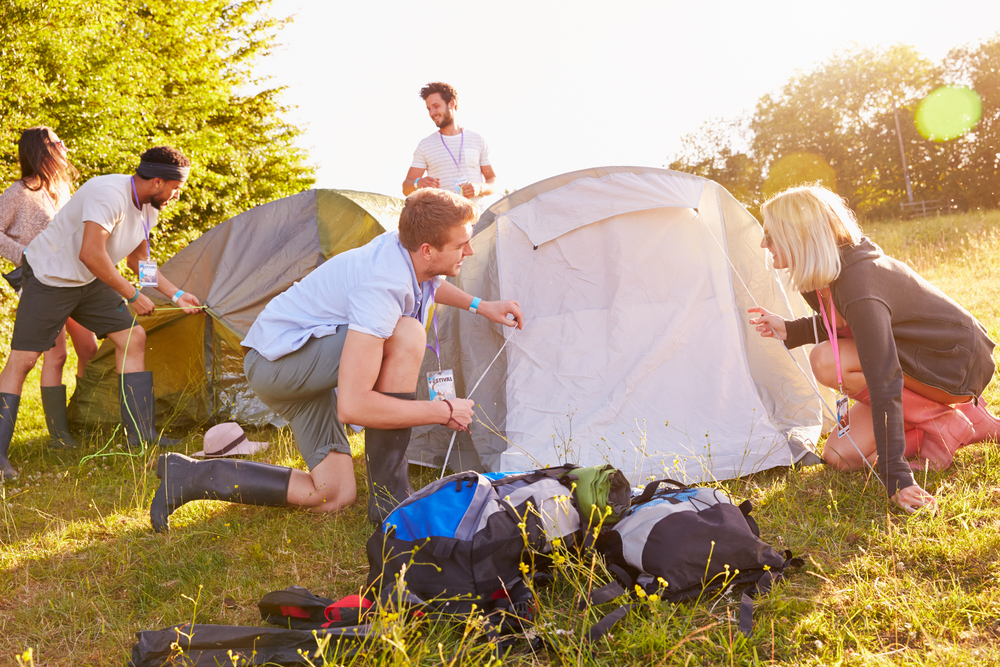 Wybierasz się na biwak lub wypad pod namioty? Sprawdź, w jakie namioty turystyczne warto zainwestować!