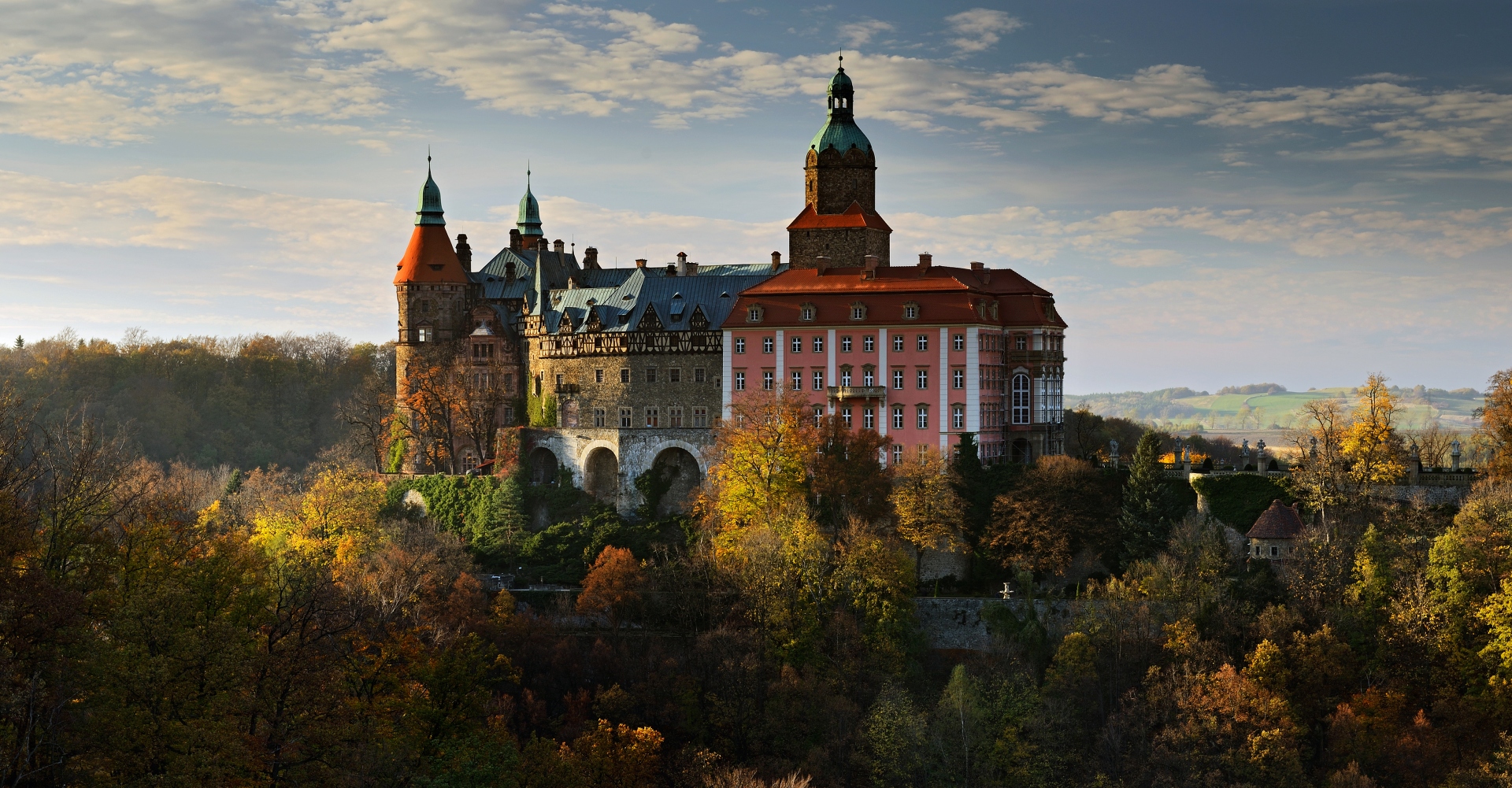 Książ pełen tajemnic.